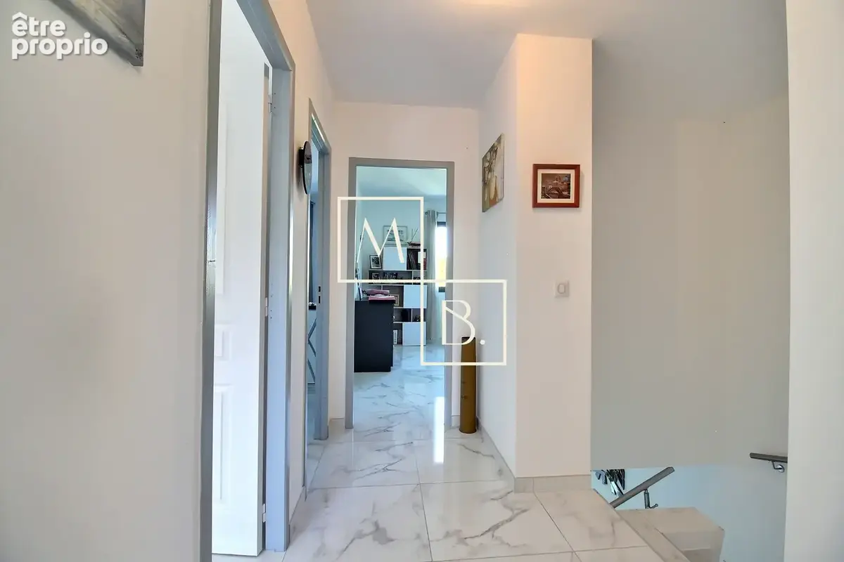 POUSSAN, Magnifique maison T4 de 106m2 avec piscine, jardins et garage ! - photo 15