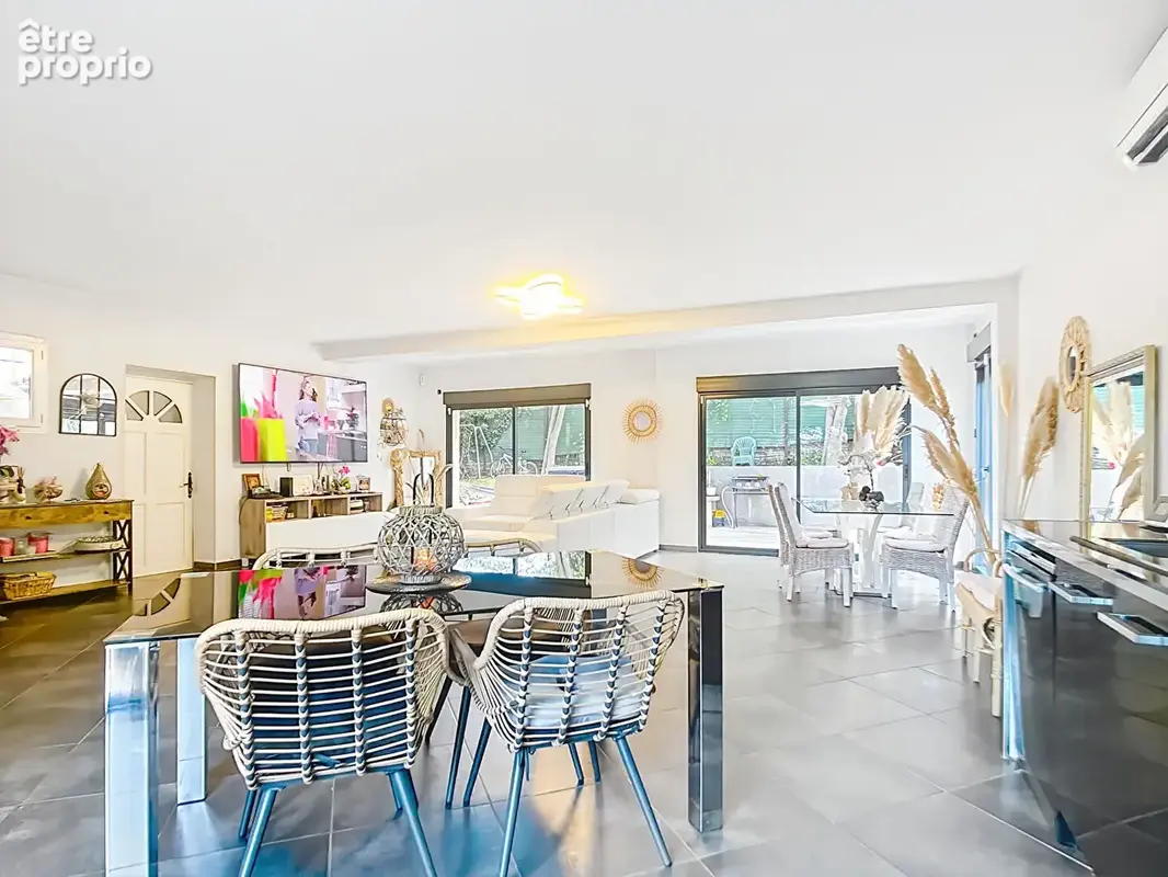 Maison à vendre de 140 m² avec piscine sur une parcelle de 650 m² - Secteur Saint-Loup Marseille 10e - photo 16