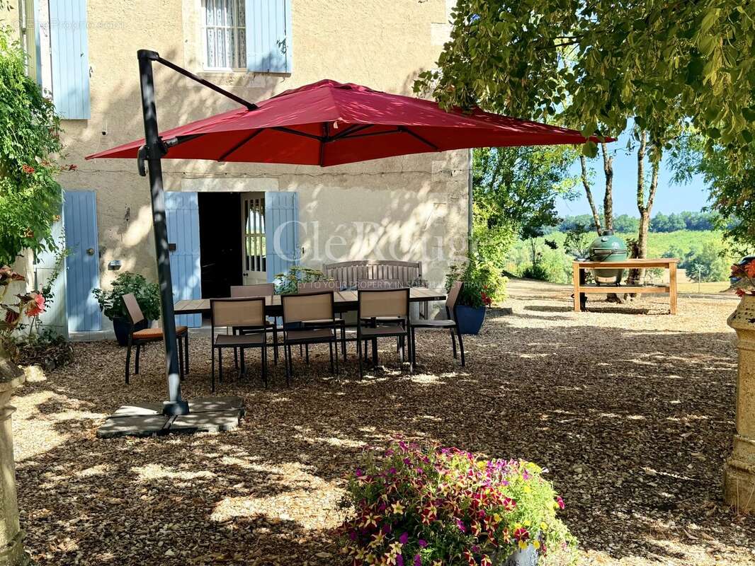 Près d'Eymet - Magnifique château de 5/6 chambres, sur un terrain de 1,6 hectare - photo 8