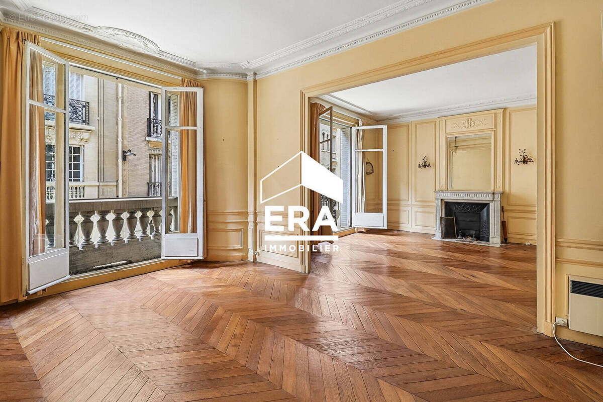 Appartement à PARIS-17E