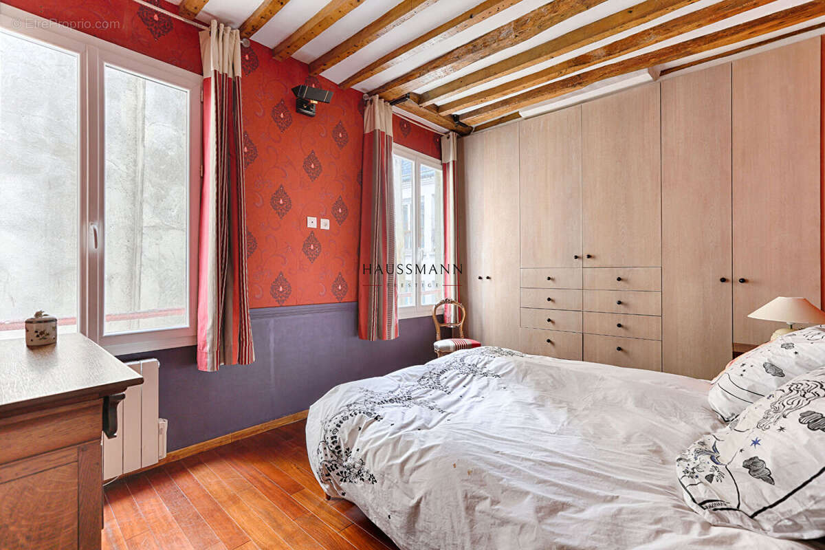 Appartement à PARIS-1E