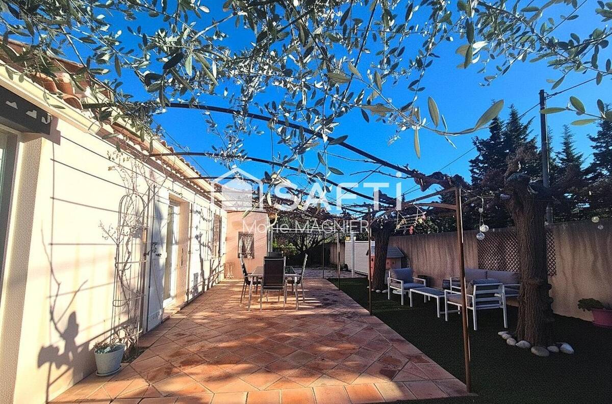 Photo 1 - Maison à COGOLIN