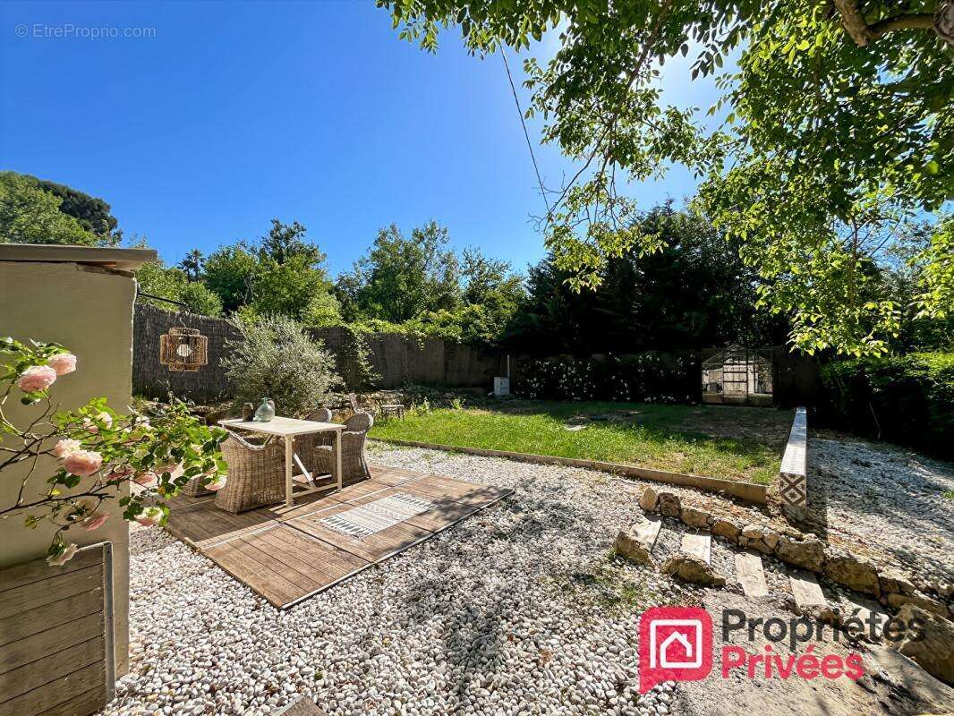 Maison à CHATEAUNEUF-GRASSE