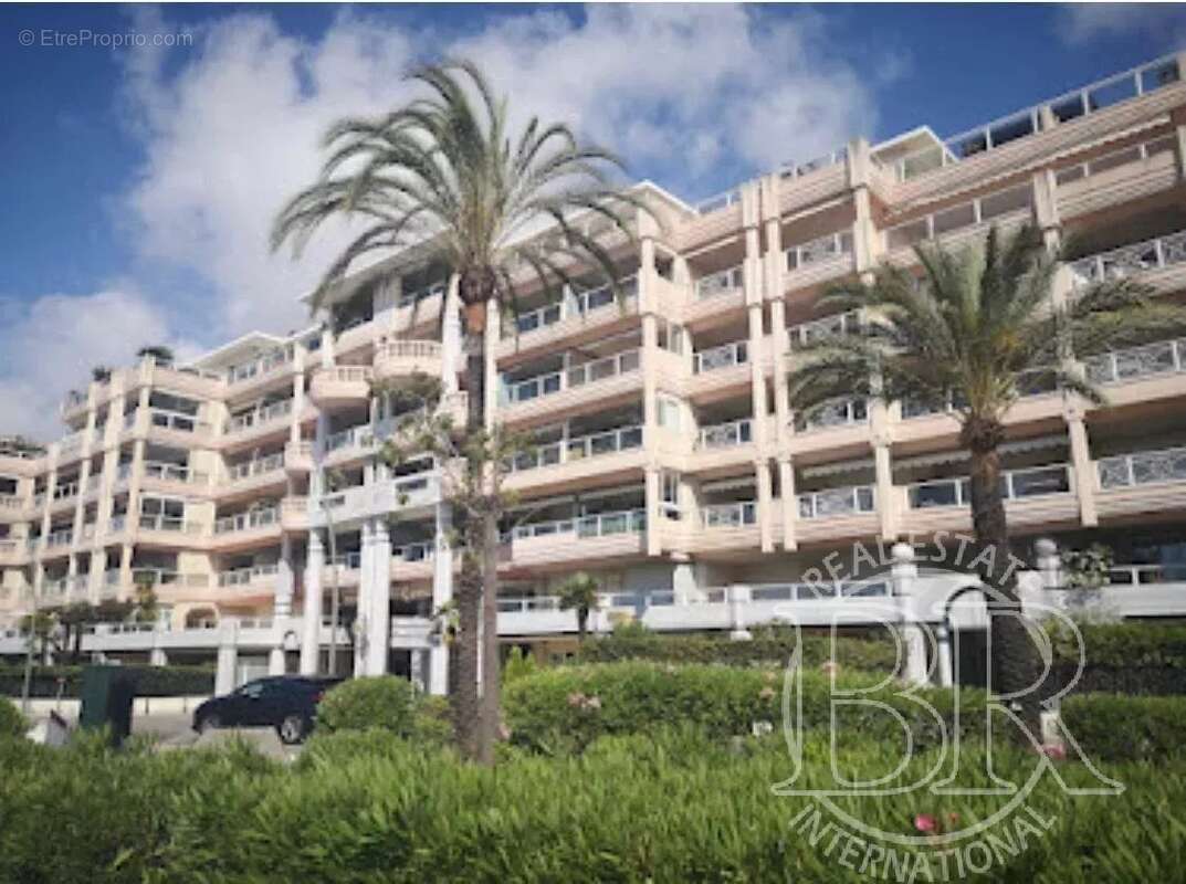 Appartement à VALLAURIS