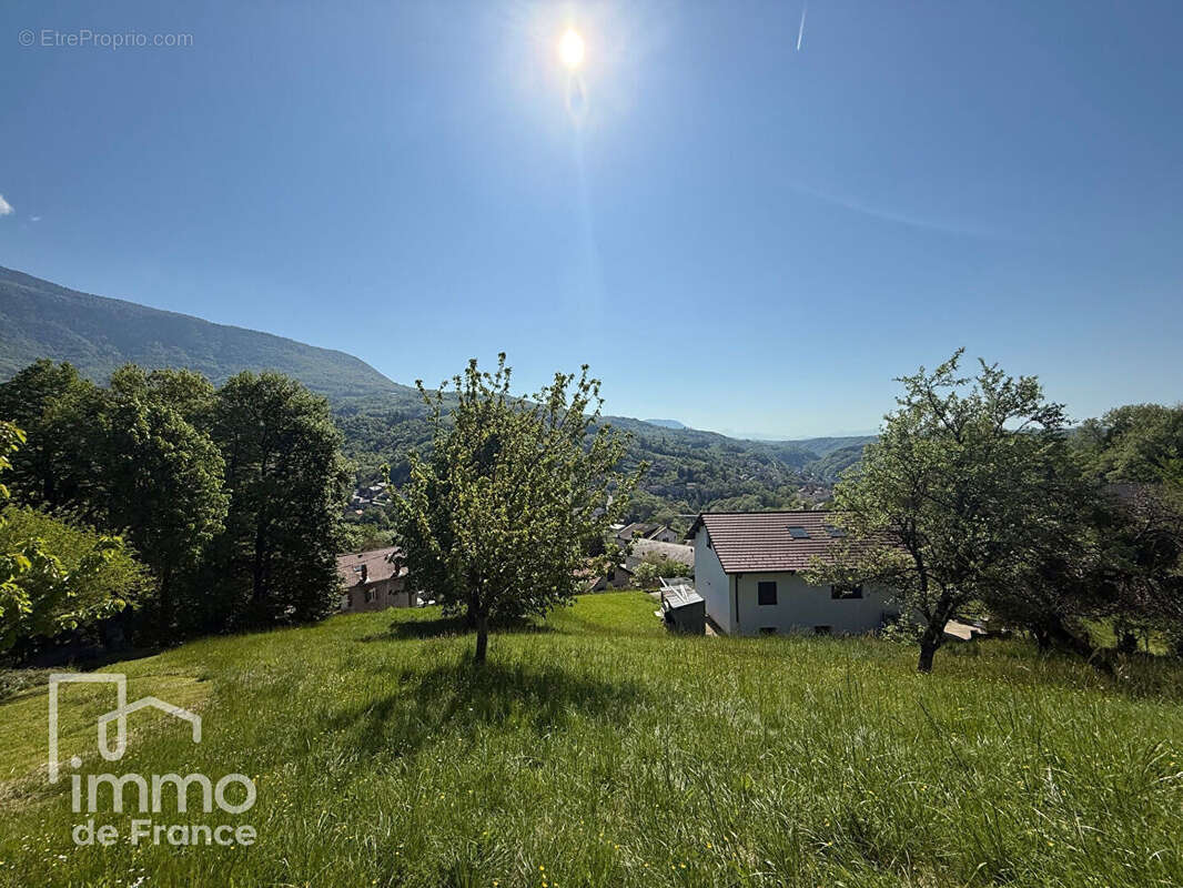 Terrain à BELLEGARDE-SUR-VALSERINE