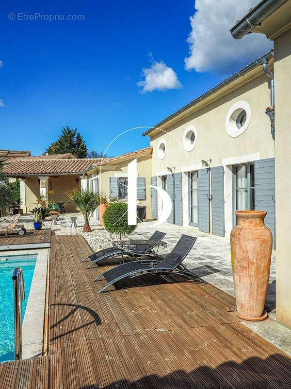 A proximité immédiate du centre ville d'Uzès - Superbe contemporaine de plain pied - photo 13