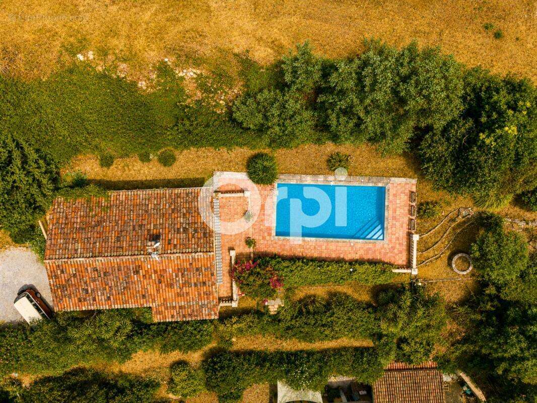 Villa individuelle a rafraichir - habitation + dependance + garage + annexes - vue imprenable - piscine a renover - terrain clos - photo 27