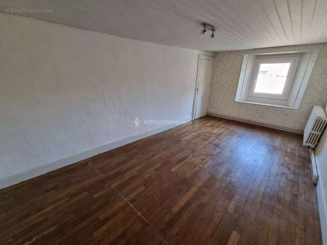 Maison à NEUFCHATEAU