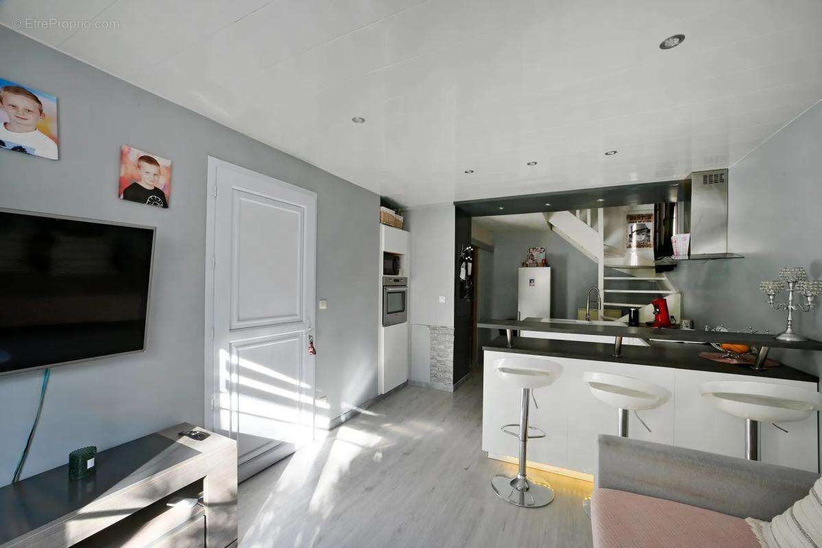 Maison à GALLARGUES-LE-MONTUEUX