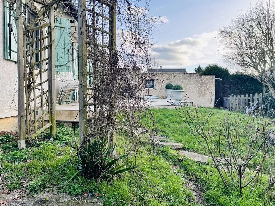 Maison à SAINT-LEU-D'ESSERENT