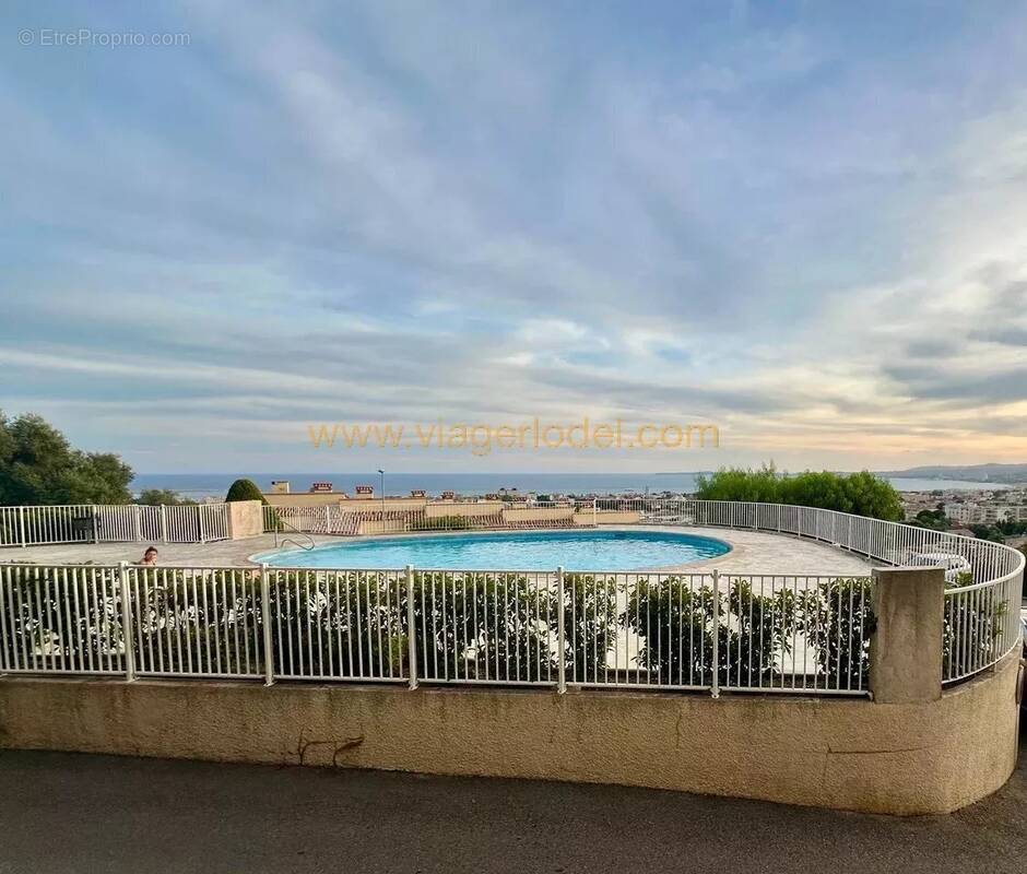 Appartement à SAINT-LAURENT-DU-VAR