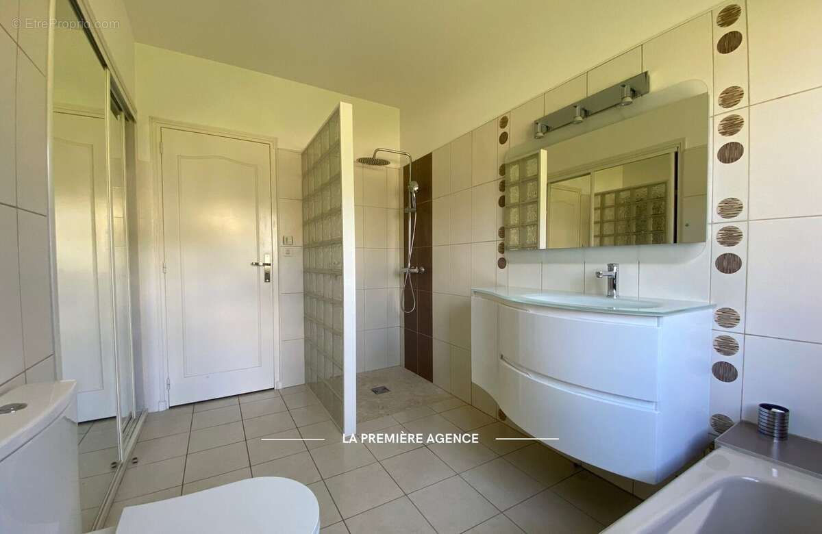 Maison 122 m² à Saint-Forgeux  - photo 5