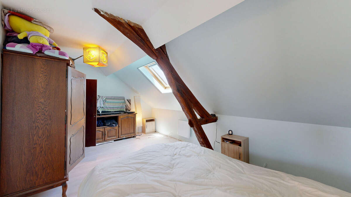 Maison à LA CHAPELLE-AUX-CHASSES