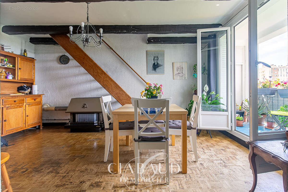Appartement à MARSEILLE-4E