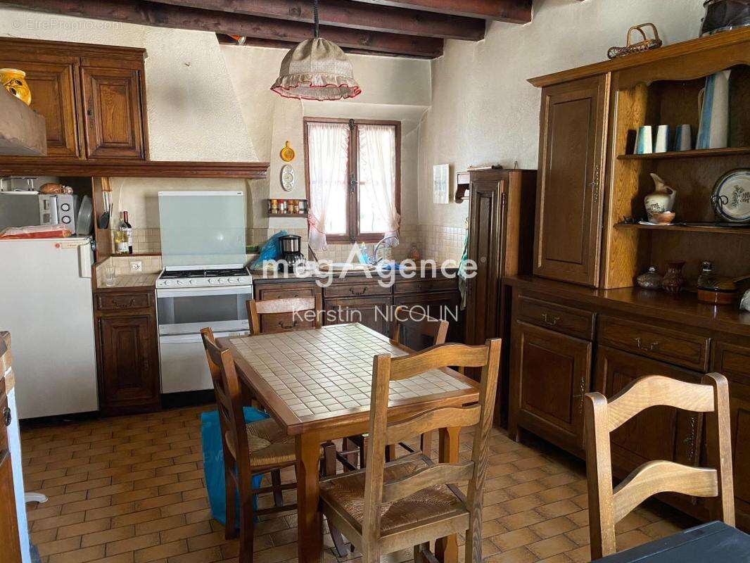Maison de village, garage, caves et beau potentiel - photo 3