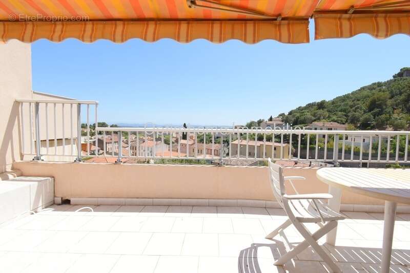 Appartement T3  dernier étage avec vue mer à Hyères  – Deux terrasses, parking et cave 83400 - photo 19