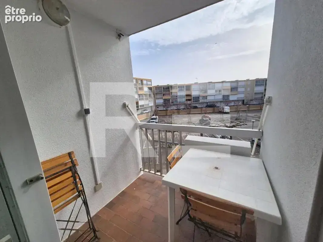 LE GRAU-DU-ROI – Appartement P2 cabine avec balcon et garage - photo 3