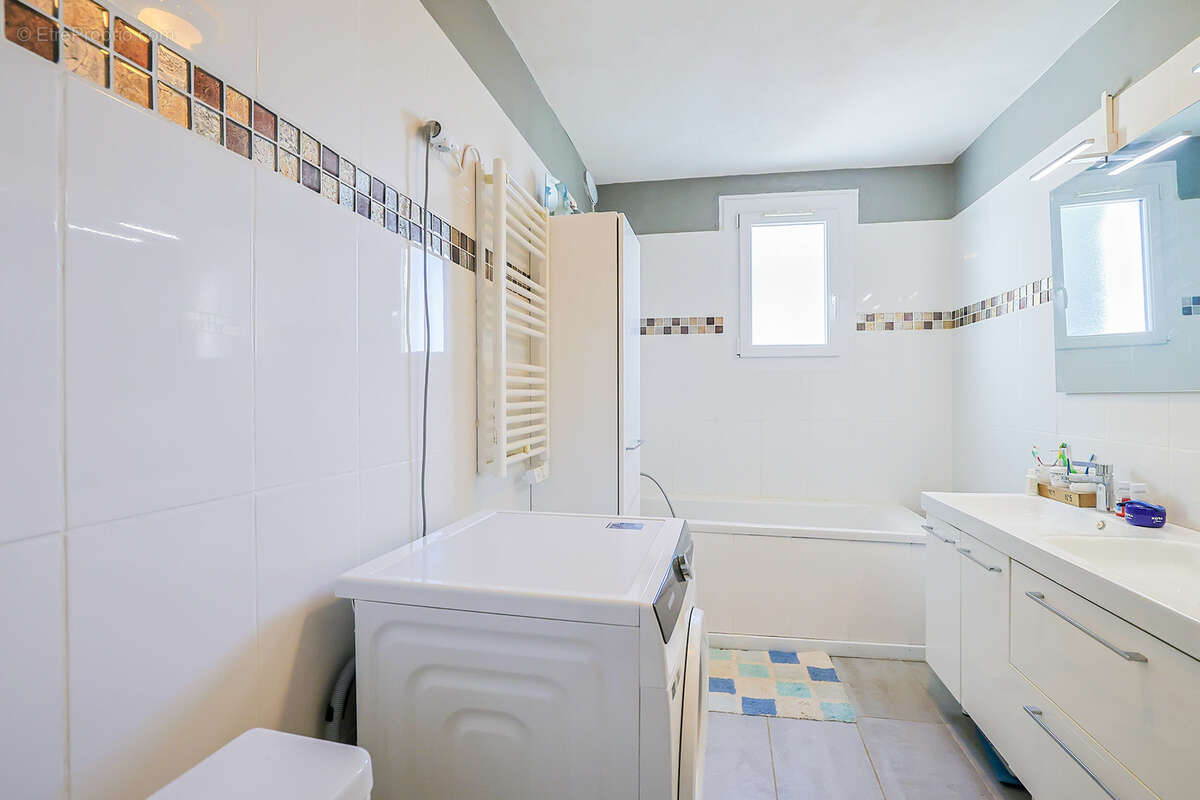 Maison à SOLLIES-VILLE