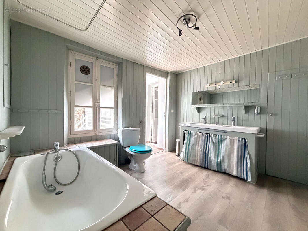Maison à LINAS