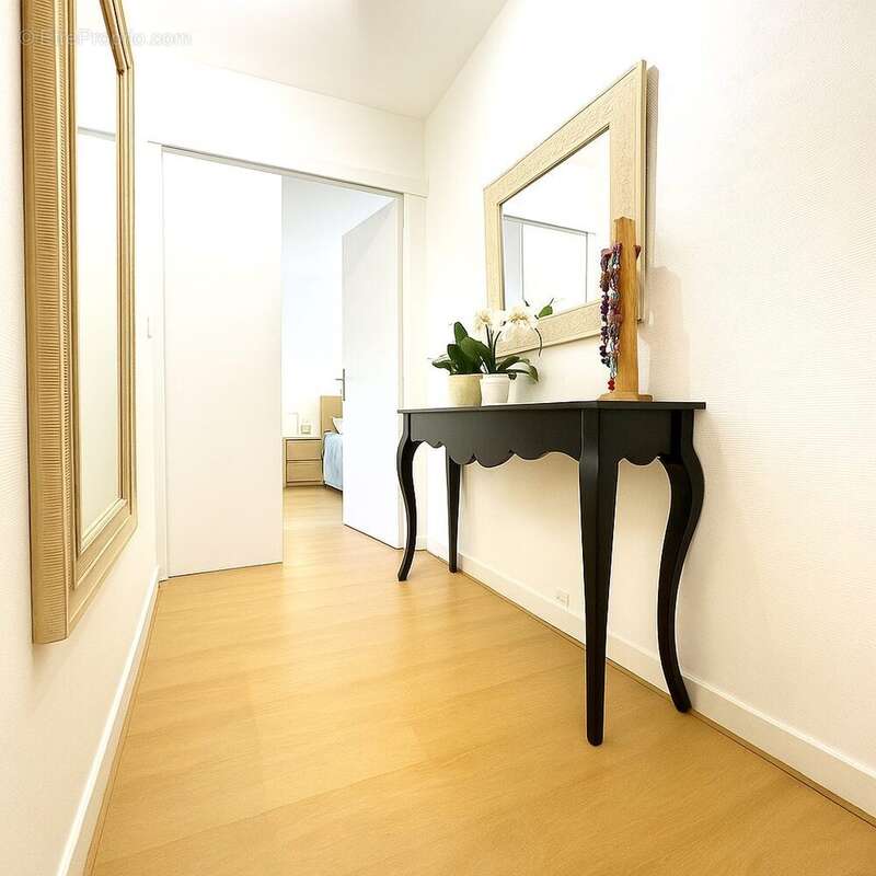 JARDIN - Maison à VOISINS-LE-BRETONNEUX