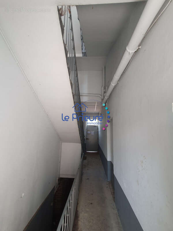 Appartement 684 m² à Roanne  - photo 3