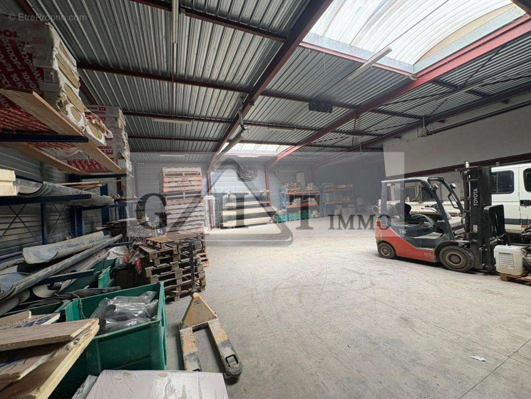 Commerce à VERT-SAINT-DENIS