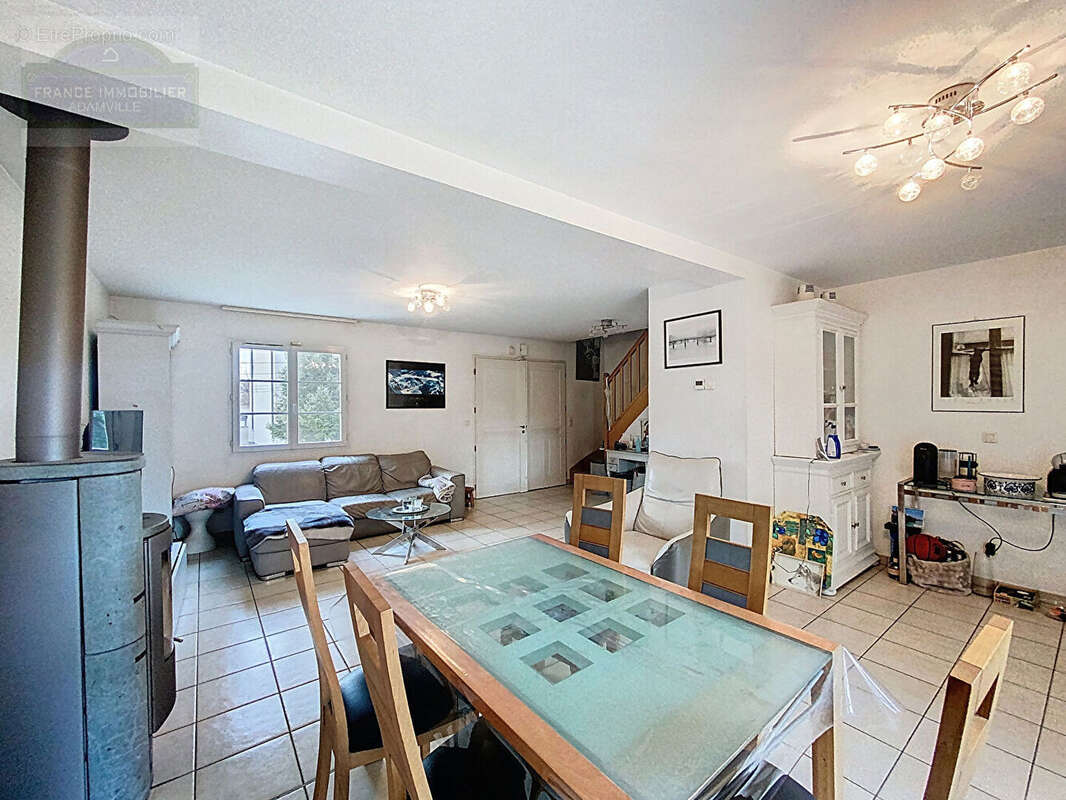 Maison à SAINT-MAUR-DES-FOSSES