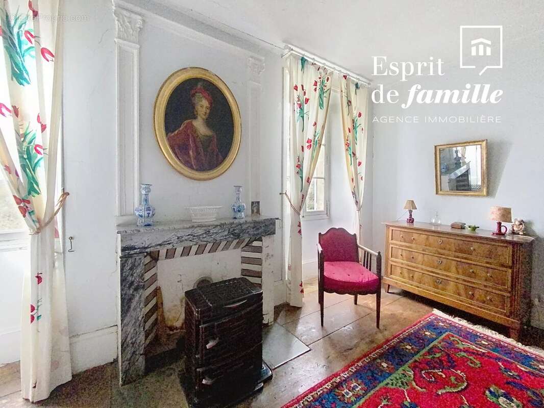 Maison à CHARMES-SUR-L'HERBASSE