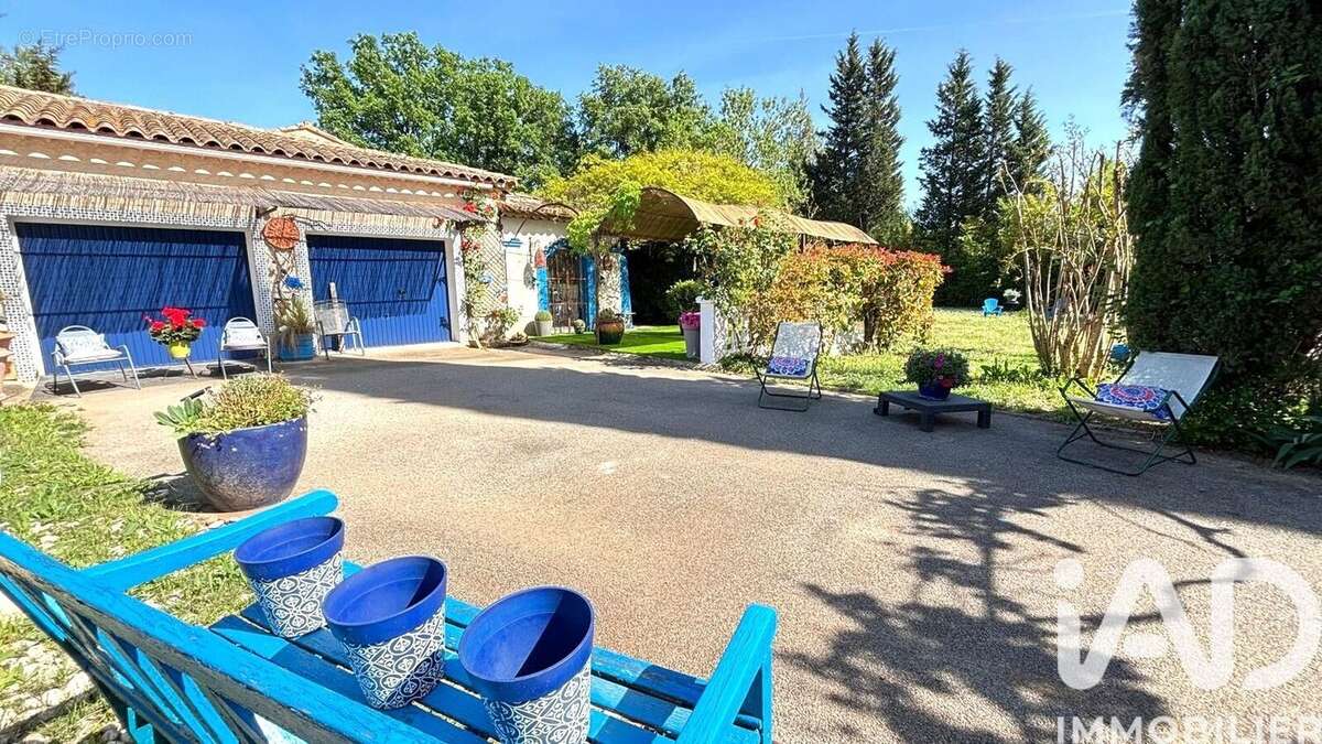 Photo 2 - Maison à LE MUY