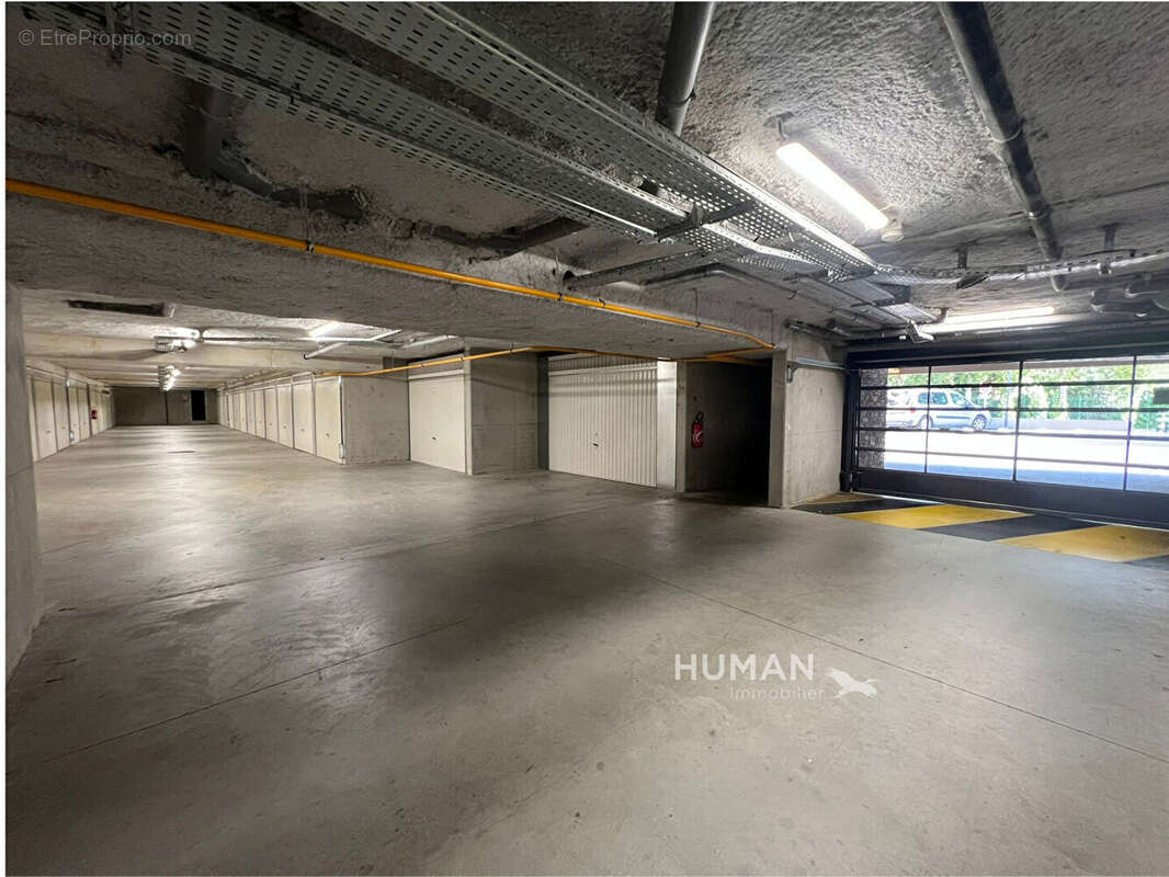 Garage / Box fermé de 14 m² ? Résidence récente sécurisée ? Secteur Les Maurettes - photo 3