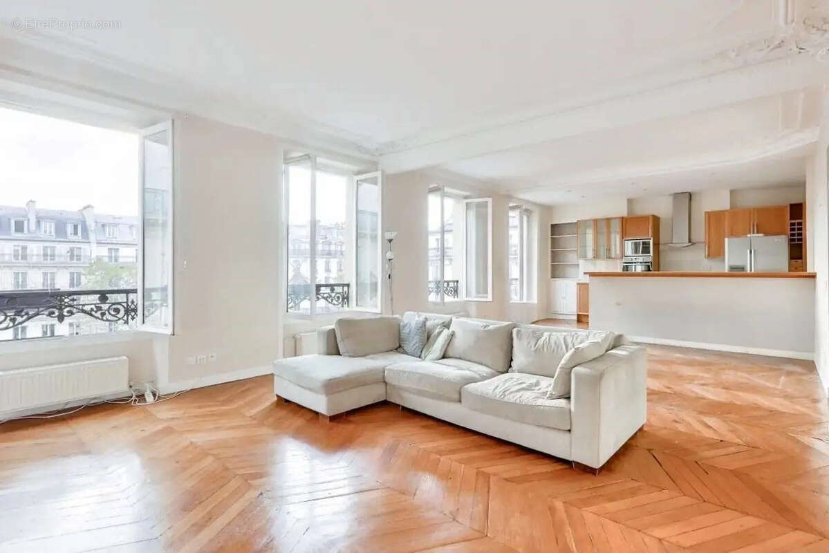 Appartement à PARIS-2E