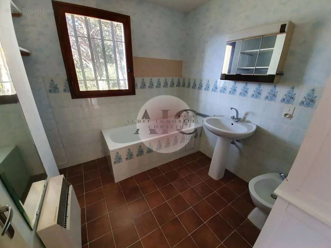 Maison à TOURRETTES