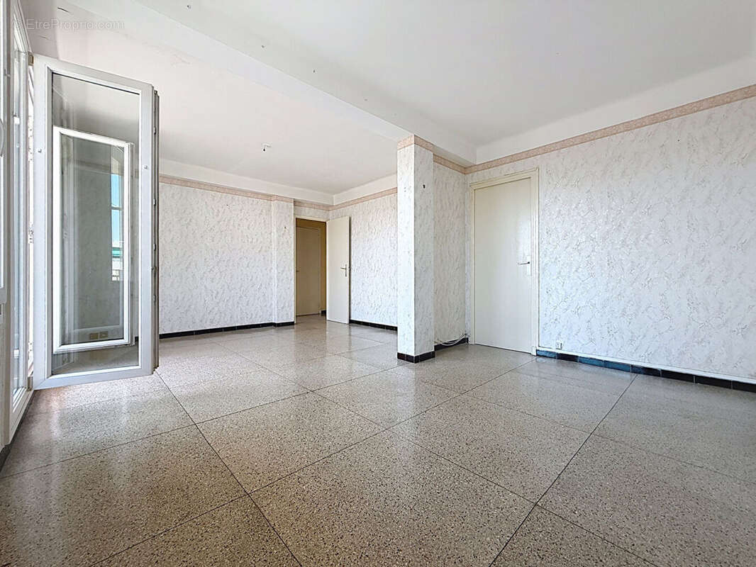 Appartement à MARSEILLE-4E