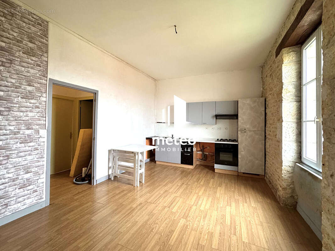 Appartement à LES MAGNILS-REIGNIERS