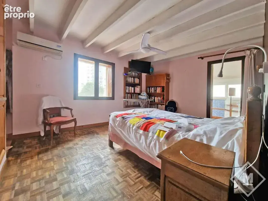 Maison familiale de 282 m² avec piscine, dépendances et fort potentiel 13013 - photo 17