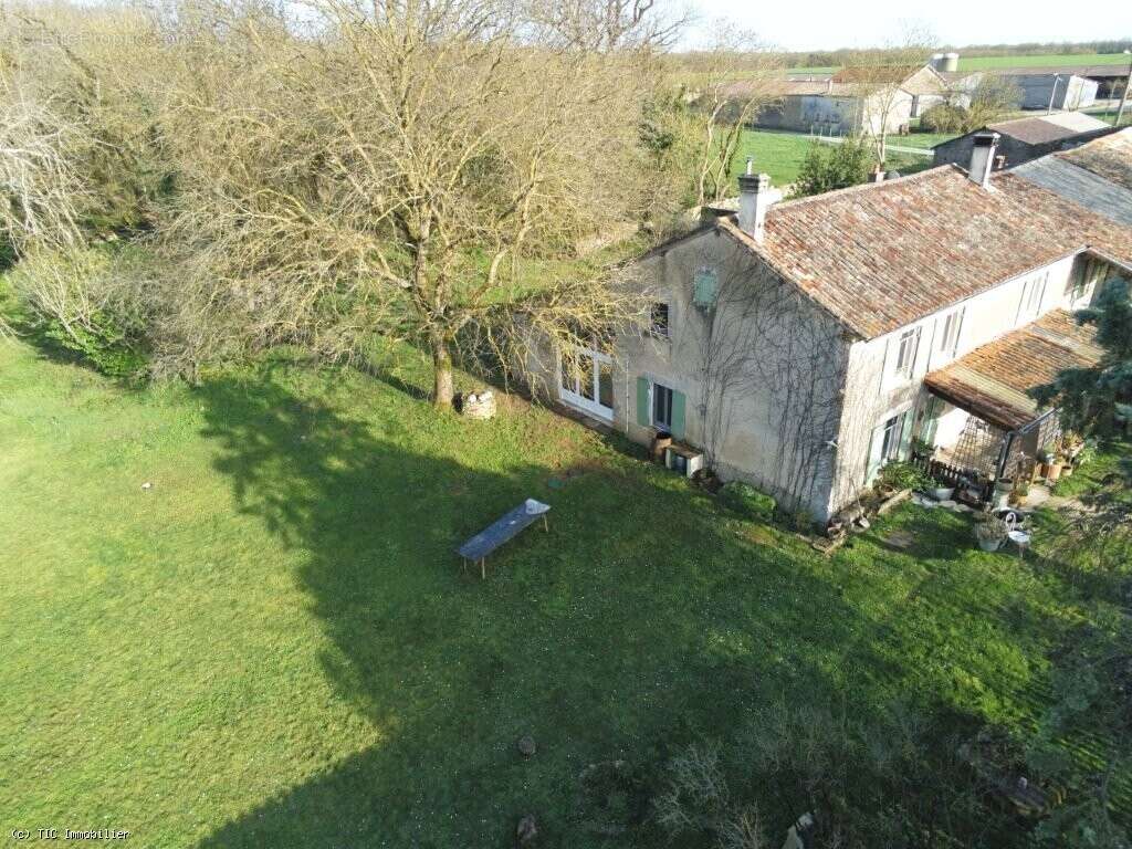 Maison à VILLEFAGNAN