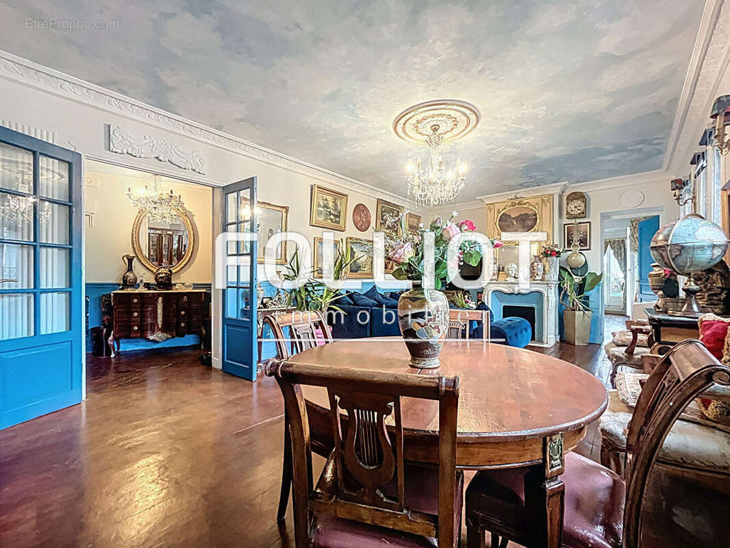 Appartement à PARIS-1E