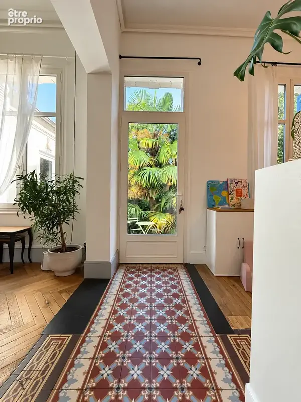 Élégante maison bourgeoise de 260 m2   Charme, volumes et confort familial - photo 4