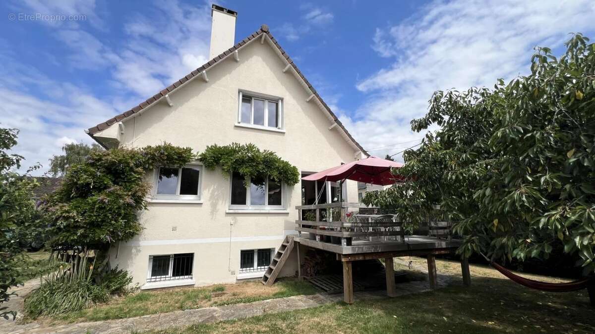 Maison à LES CLAYES-SOUS-BOIS