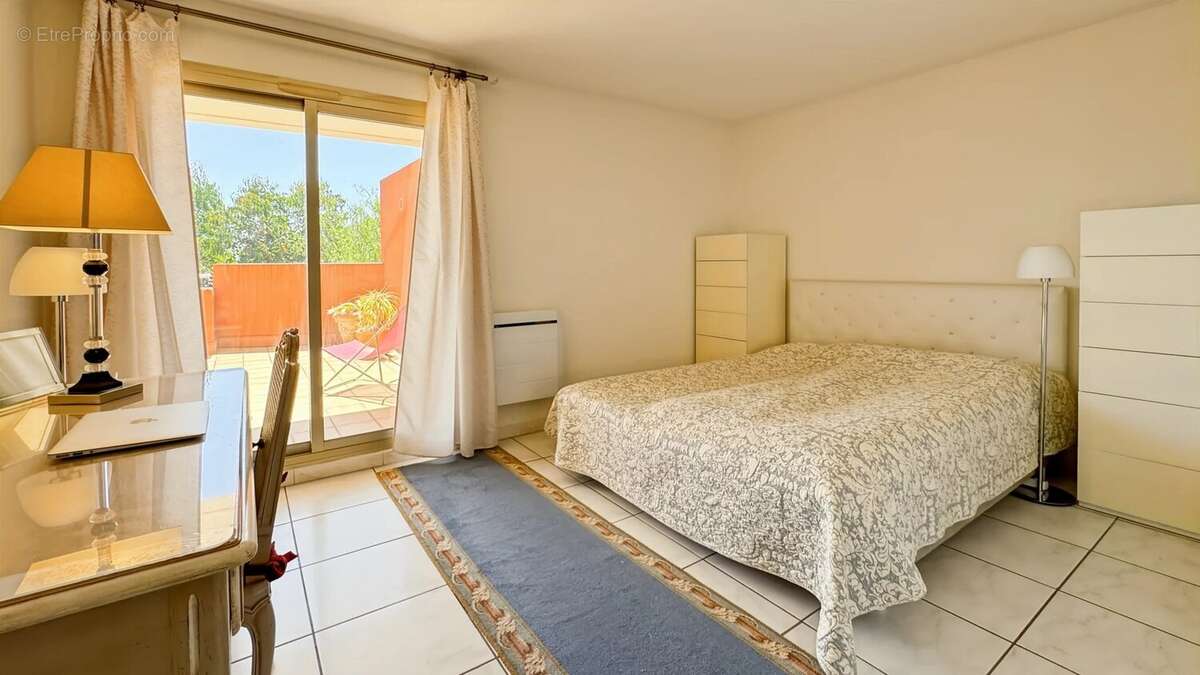 Appartement à MANDELIEU-LA-NAPOULE