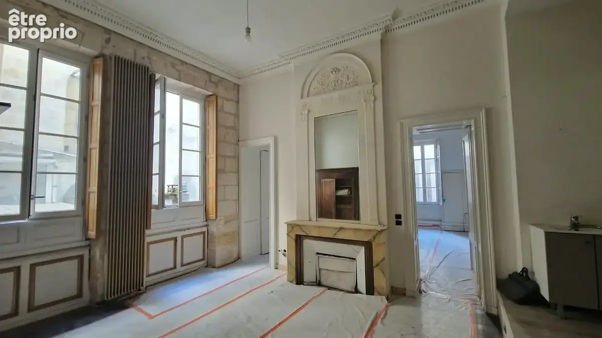 Bordeaux St Pierre T2 Bis de 65m2 - photo 7