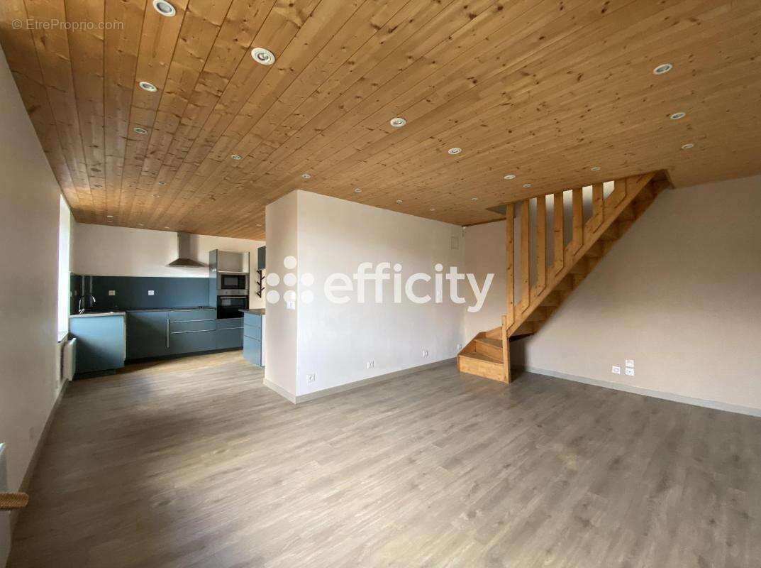 Appartement à VEAUCHE