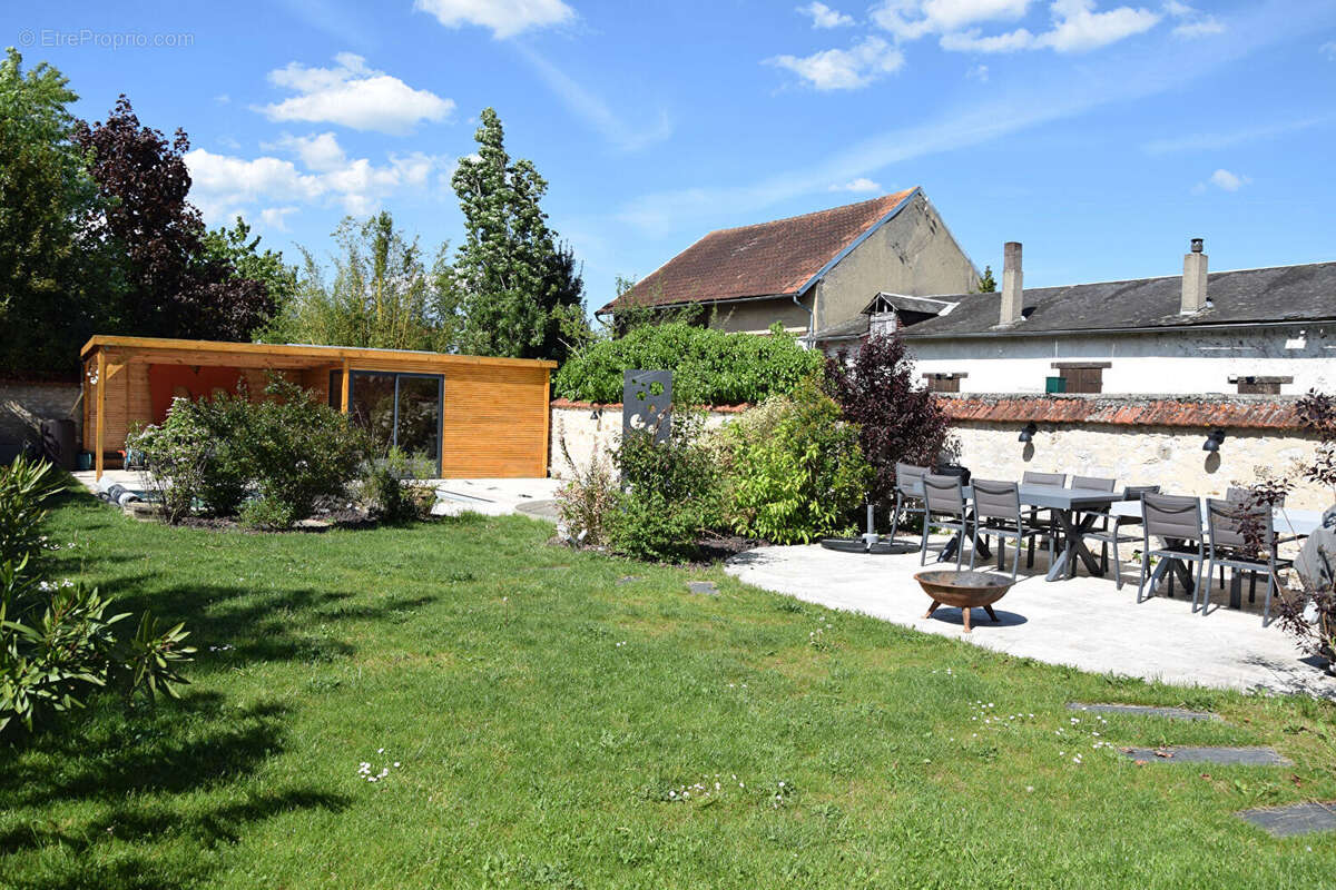 Maison familiale avec jardin paysagé et piscine - proche gare - photo 11