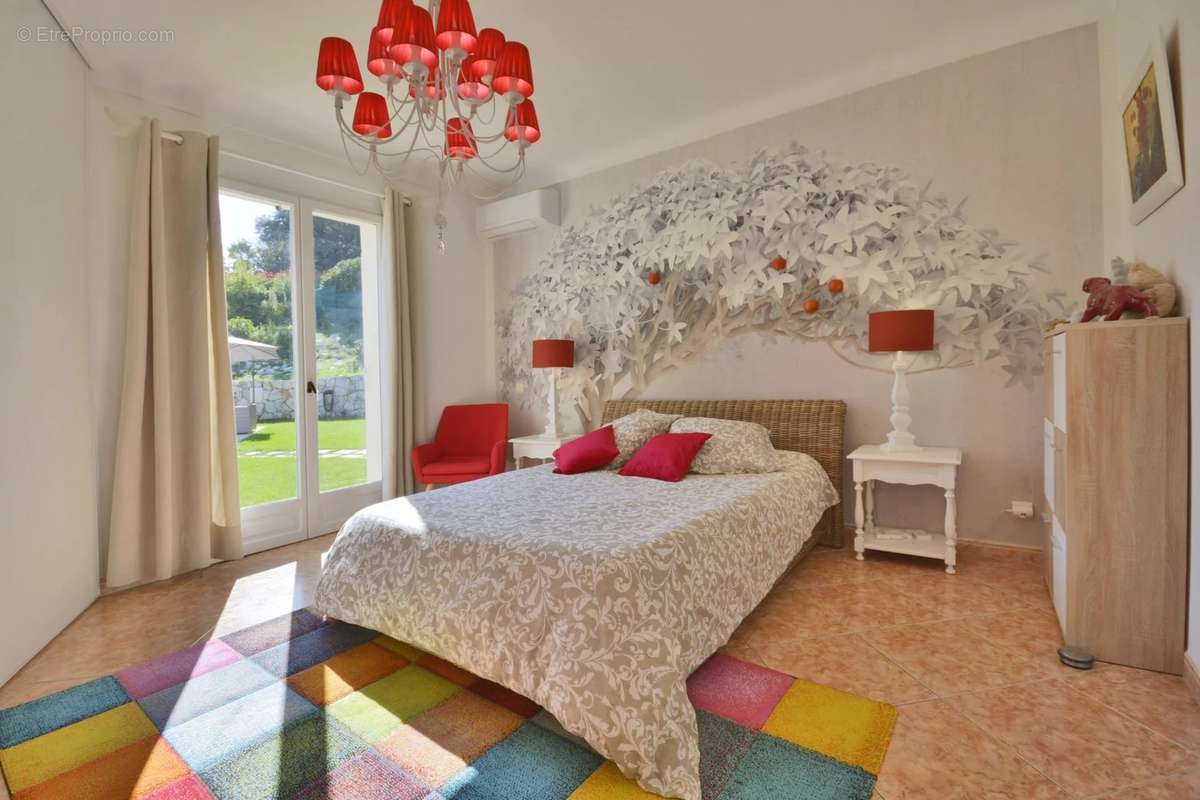 Maison à ROQUEFORT-LES-PINS