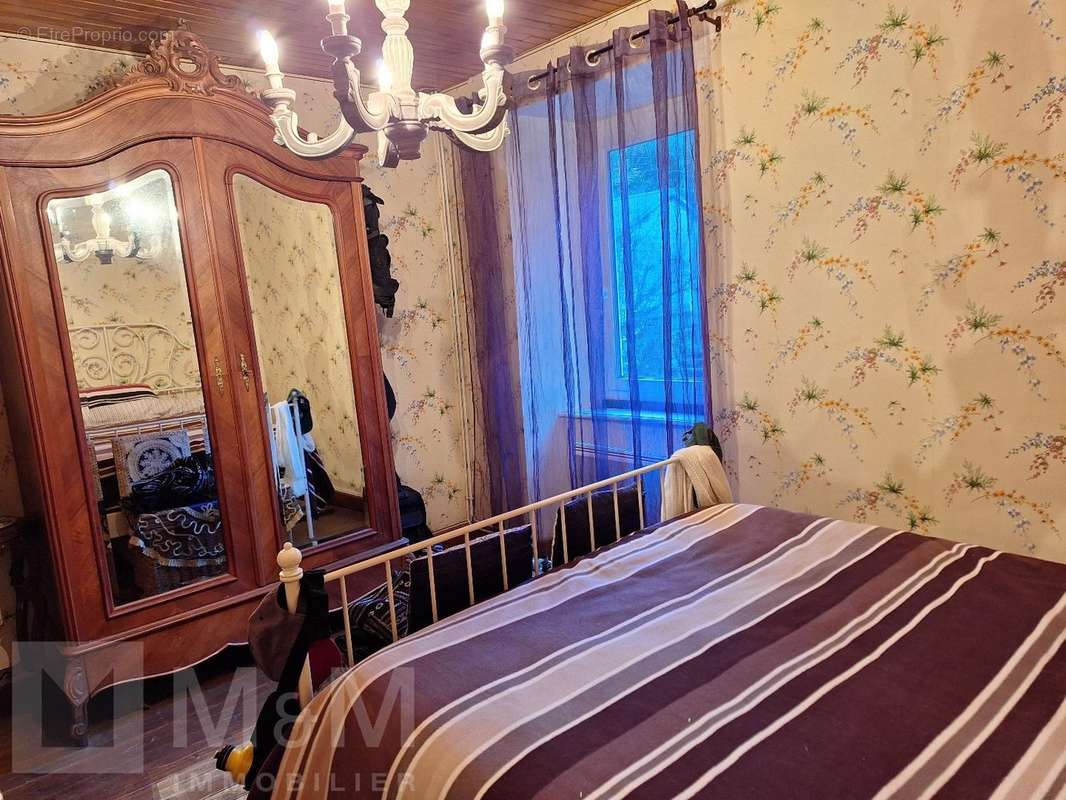 Maison à ESCOULOUBRE