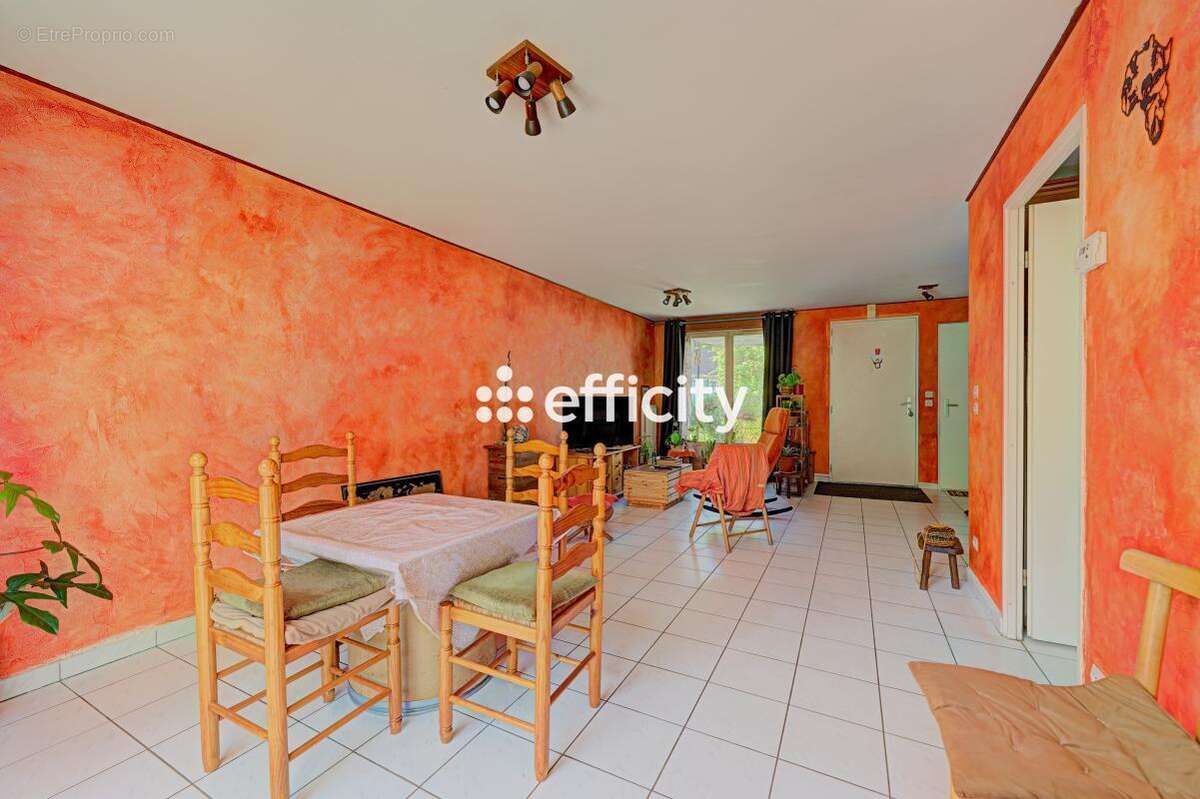 Maison 84 m² à Combs-La-Ville  - photo 2