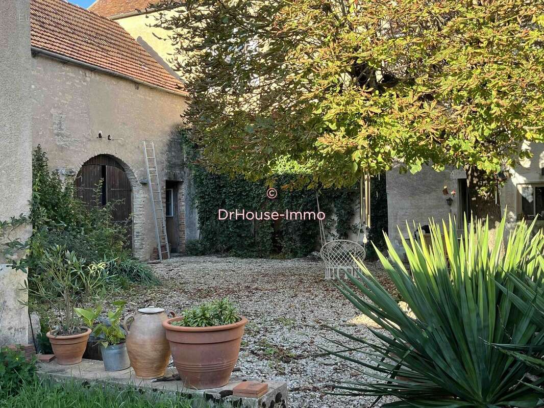 Maison à NOYERS