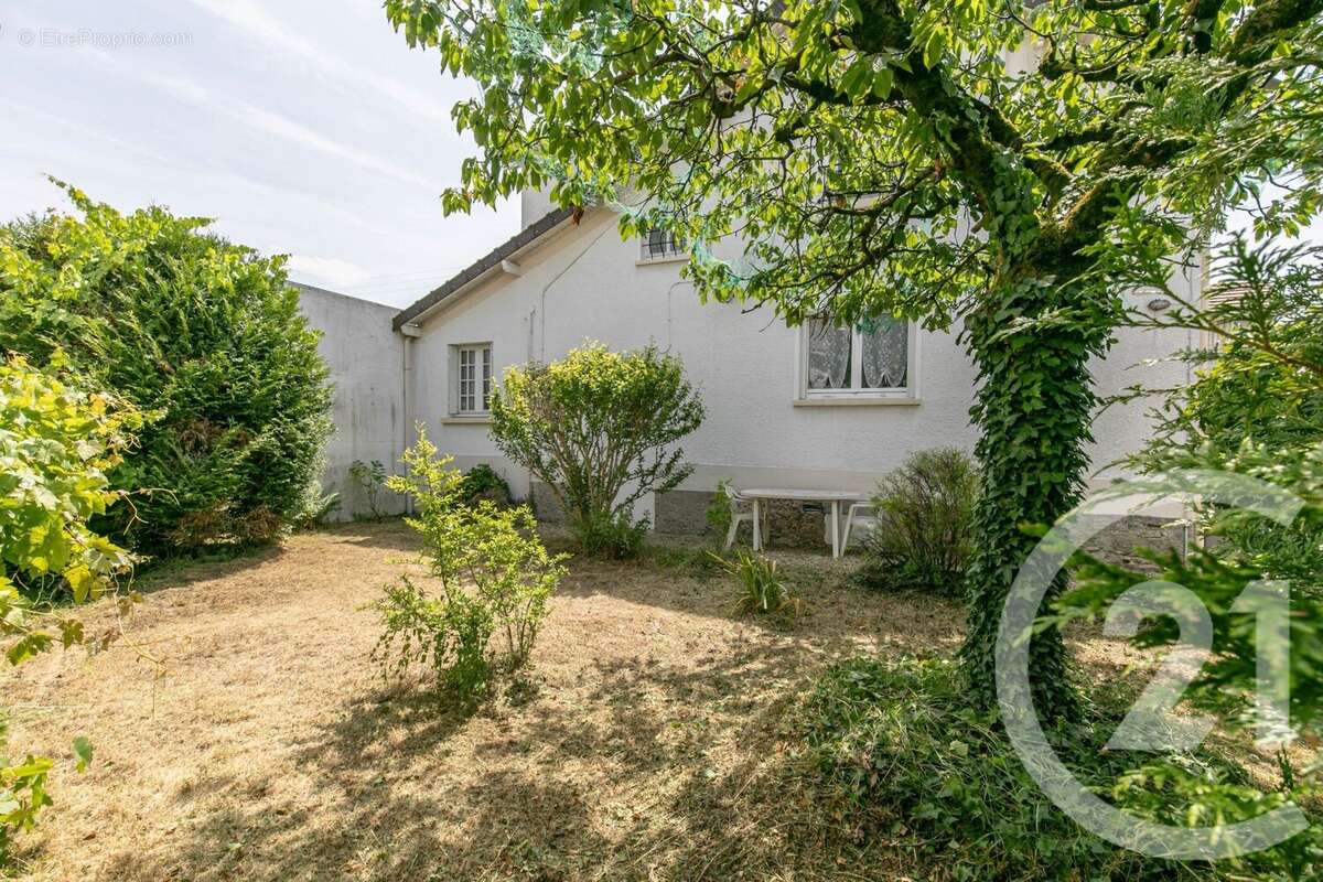 Maison à SAINT-MAUR-DES-FOSSES