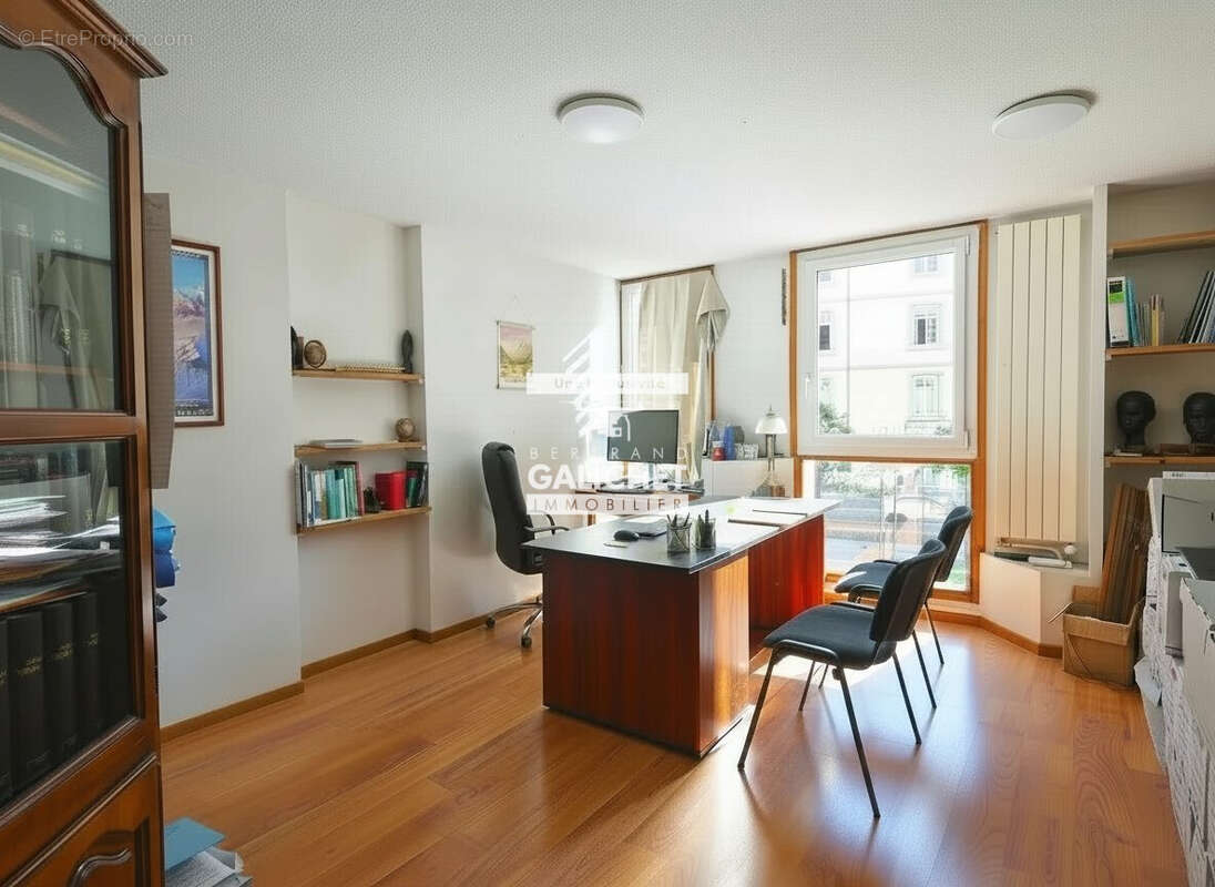 Bureau 1er étage - Appartement à GAP