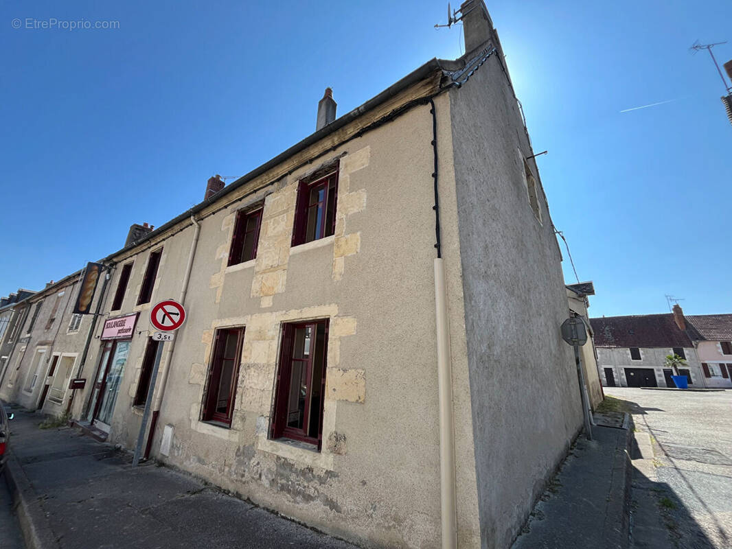 Maison à SAINT-PIERRE-LE-MOUTIER